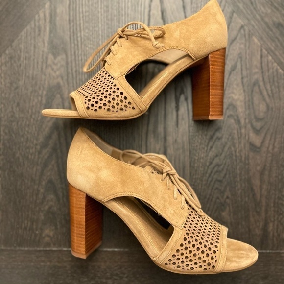 Tahari Megyn Tan Lace-Up Heels - Picture 3 of 7
